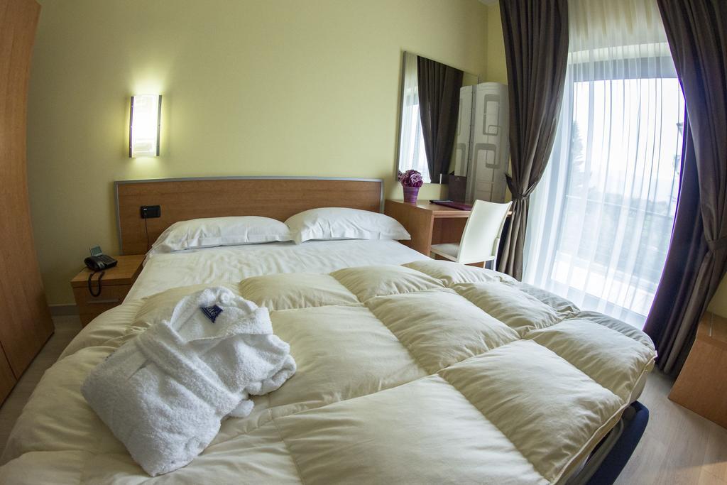 Best Western Hotel Class Lamezia Ламеция Терме Екстериор снимка